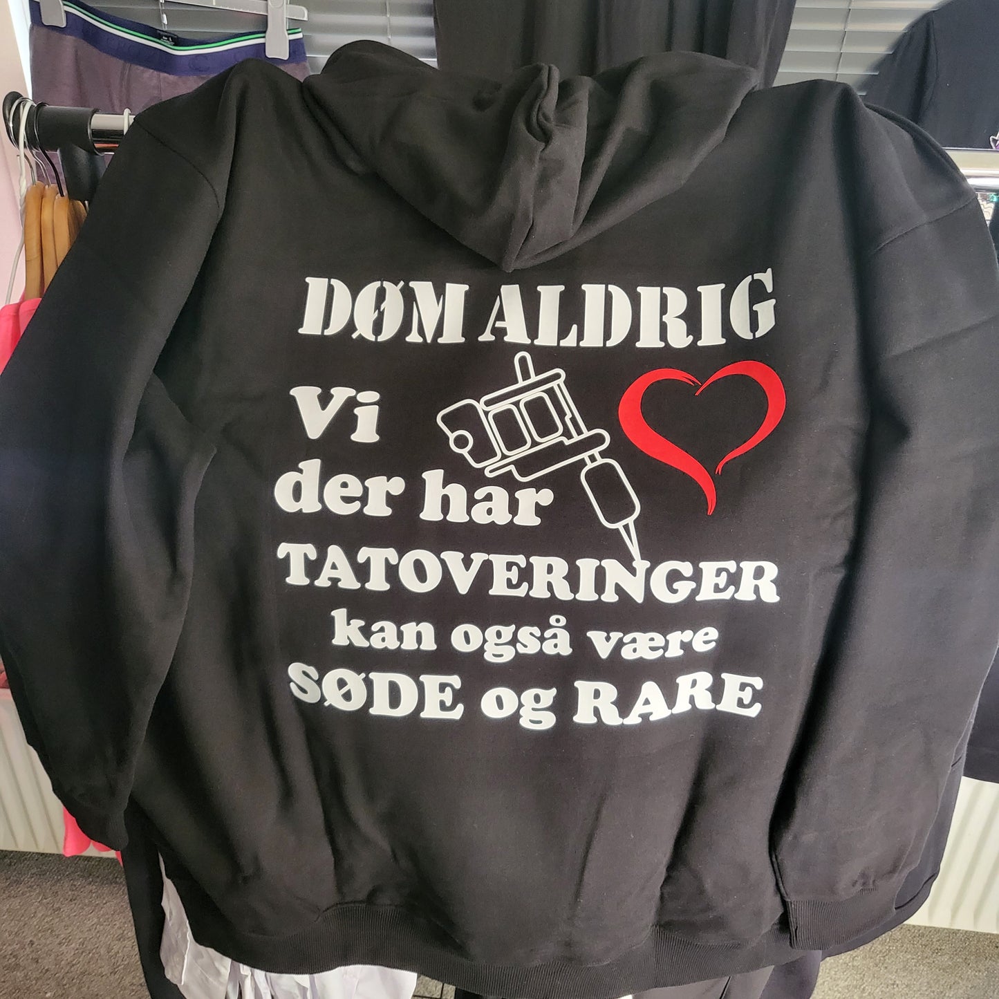 Døm aldrig